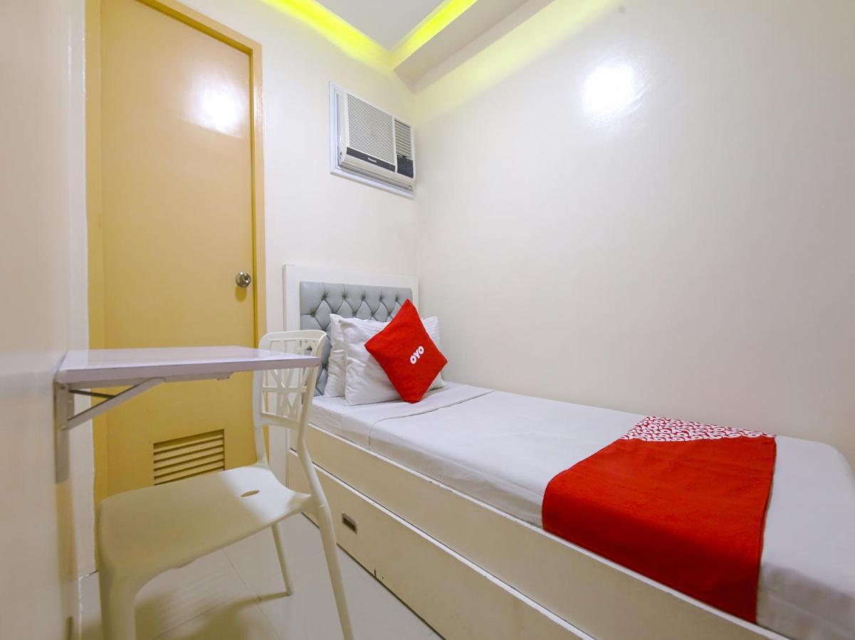 Oyo 783 Freemont Place Paranaque City Esterno foto